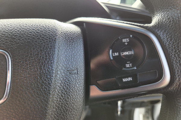 2018 Honda Civic 10th Gen VTi Hatch Image 12
