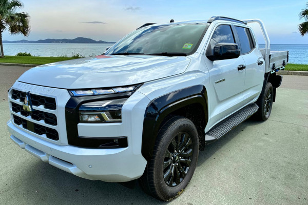 2025 Mitsubishi Triton MV  GSR Cab Chassis Image 3