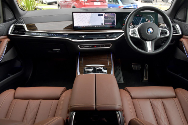 2025 BMW X7 G07 LCI xDrive40i M Sport SUV image 4