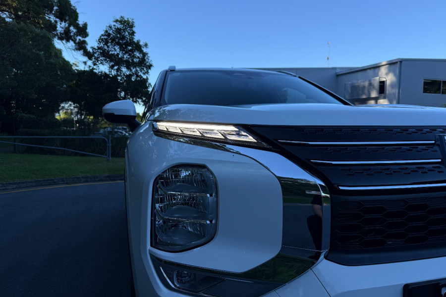2023 MY24 Mitsubishi Outlander ZM LS SUV Image 15