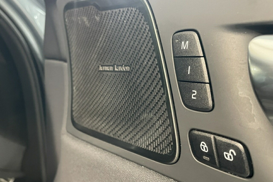 2021 MY22 Volvo XC60 UZ B6 R-Design SUV Image 15
