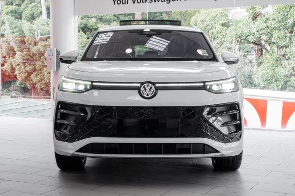 2025 MY26 Volkswagen Tayron R4 195TSI R-Line SUV Image 4