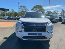 2024 Mitsubishi Outlander ZM LS SUV image 2