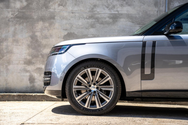 2025 Land Rover Range Rover L460 D350 HSE SUV image 9