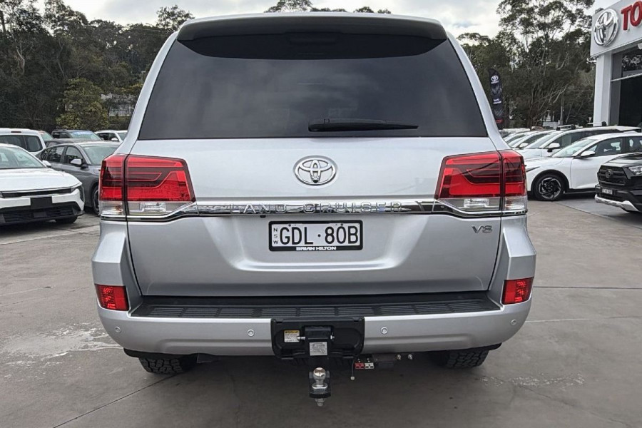 2017 Toyota LandCruiser VDJ200R VX SUV Image 6