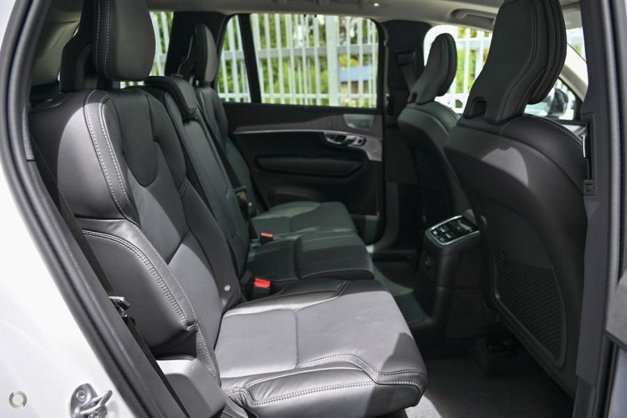 2024 Volvo XC90 L Series Recharge Ultimate T8 Plug-In Hybrid SUV Image 6