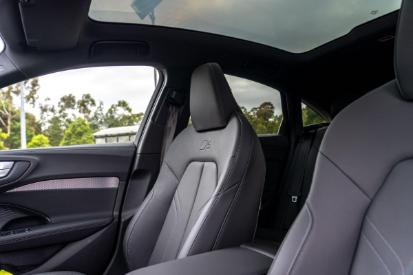 2025 Audi A5 B10 e-hybrid S-Line Hatch image 5