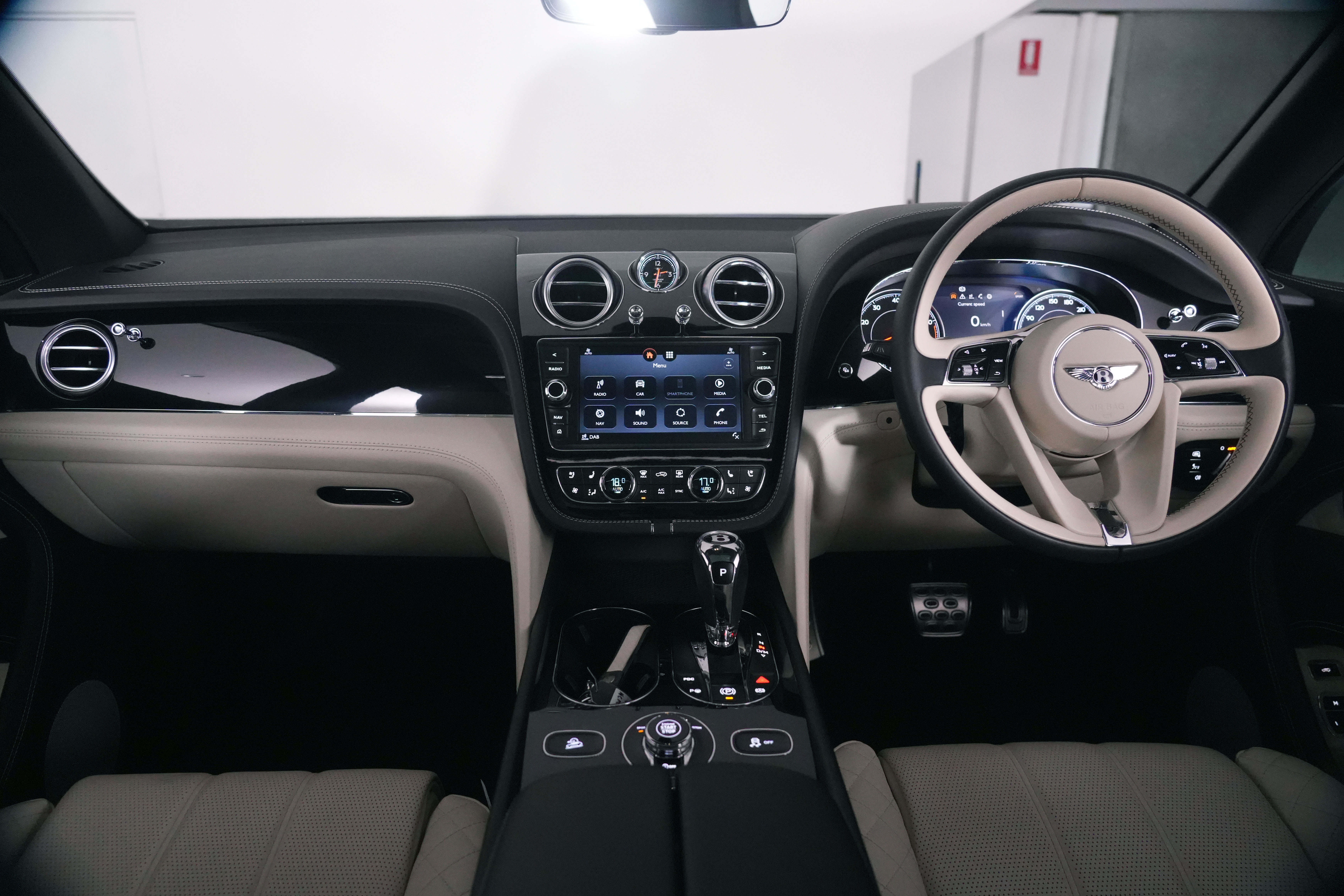 2018 Bentley Bentayga W12 SUV Image 33