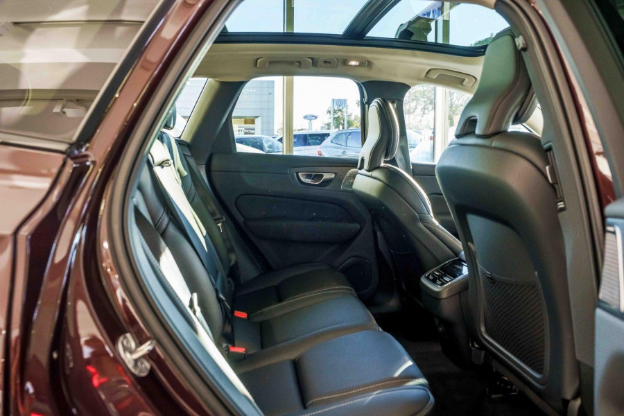 2026 Volvo XC60 UZ Ultra B5 Dark SUV Image 7