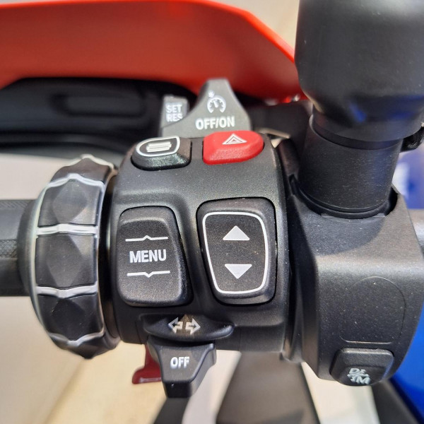 2025 BMW R 1300 GS Adventure Trophy R 1300 image 9