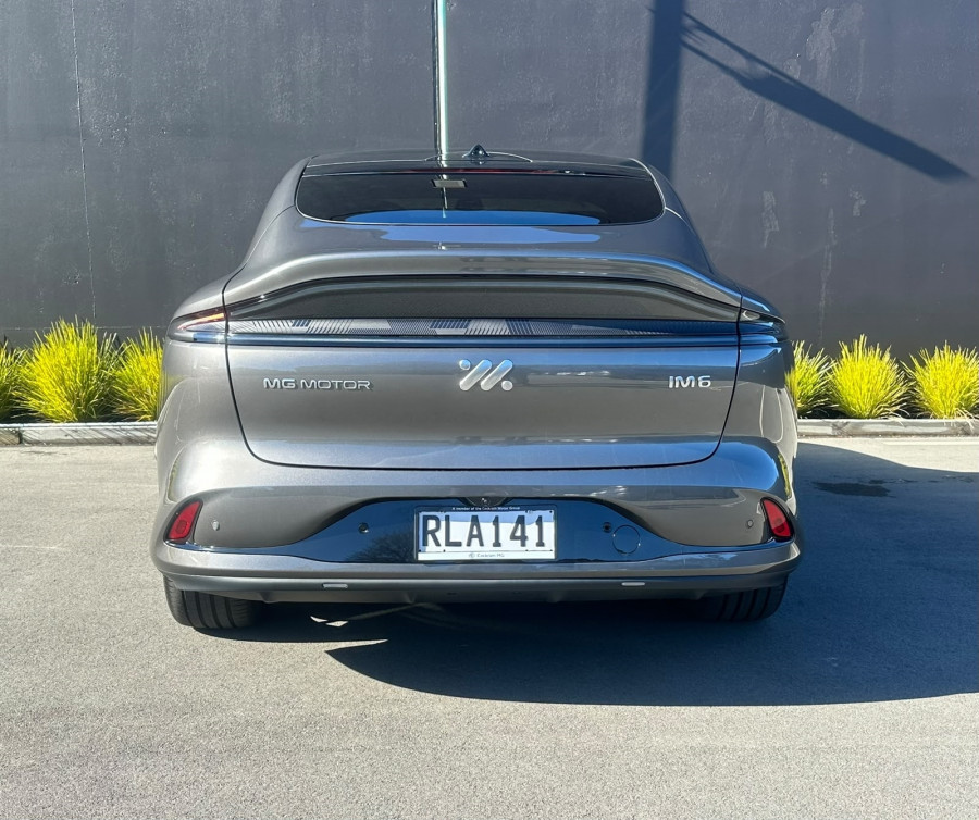 2025 MG IM6 S12L Performance SUV Image 4