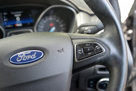 2017 Ford Focus LZ TITANIUM Hatchback image 10
