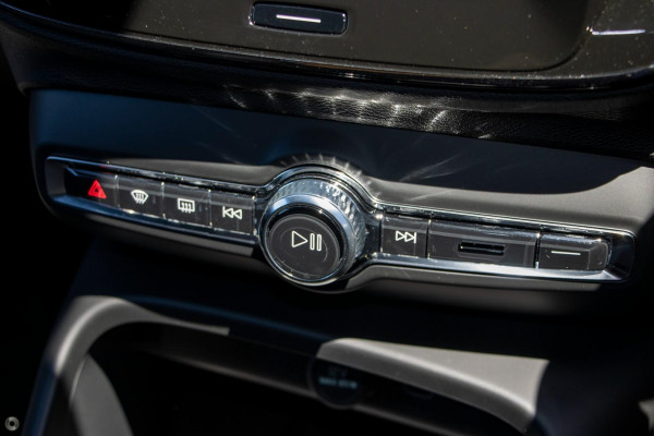 2026 Volvo EX40  Ultra Single Motor Extended Range SUV Image 10