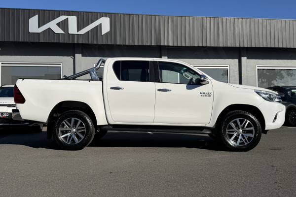 2017 Toyota HiLux  SR5 Double Cab Pick Up Image 5