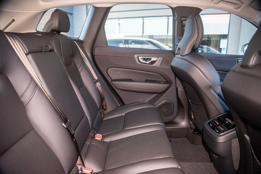 2024 MY25 Volvo XC60  Ultra B5 Bright SUV Image 9