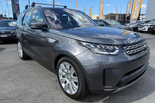 2018 Land Rover Discovery Series 5 HSE Luxury SUV Image 3