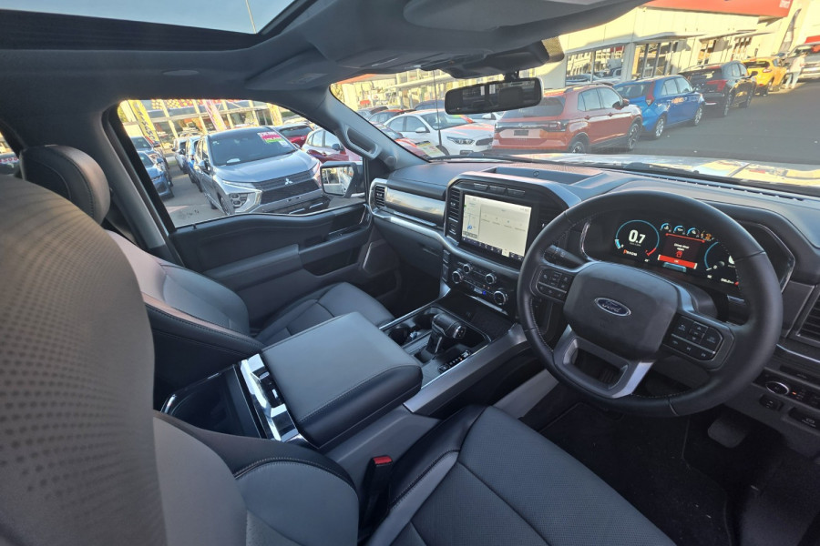 2023 Ford F-150 No Series Lariat Dual Cab Image 11