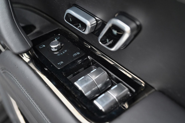 2025 Land Rover Range Rover Sport L461 D250 Dynamic SE SUV image 19