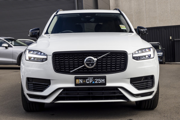 2024 Volvo XC90 L Series Recharge Ultimate T8 Plug-In Hybrid SUV Image 4
