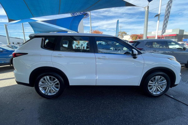 2024 Mitsubishi Outlander ZM ES SUV