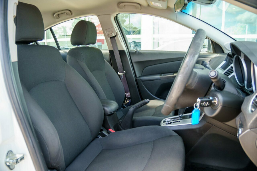 2014 Holden Cruze JH Series II Equipe Sedan Image 15