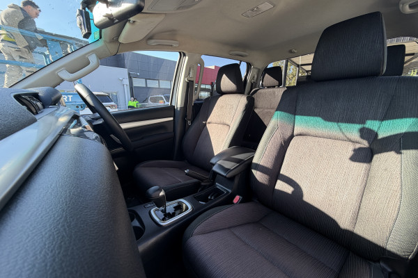 2017 Toyota HiLux  SR5 Double Cab Pick Up Image 12