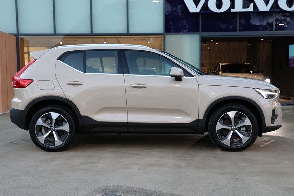2024 MY25 Volvo XC40 XZ Ultra B4 Bright SUV Image 4