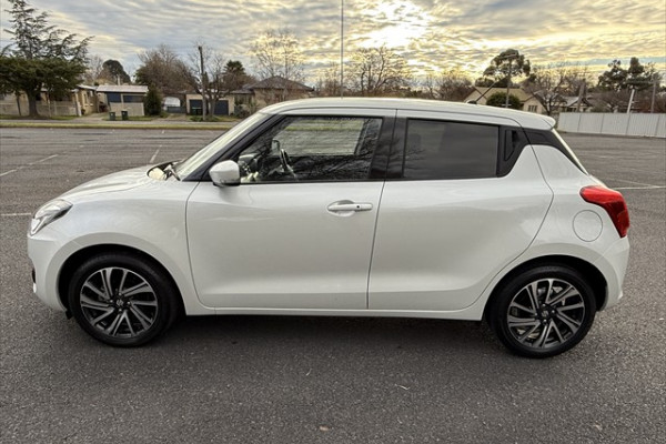 2021 Suzuki Swift GLX SUV Image 7