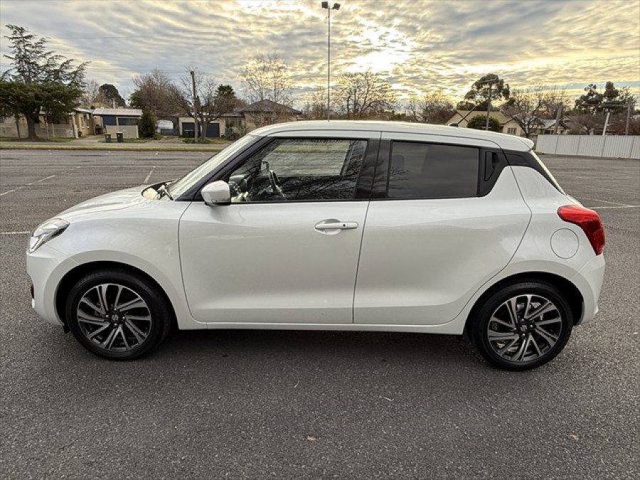 2021 Suzuki Swift GLX SUV Image 7