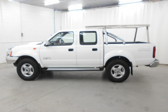 2014 Nissan Navara ST-R Utility crew cab