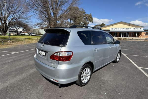 2007 Toyota Avensis Verso Ultima Wagon Image 3