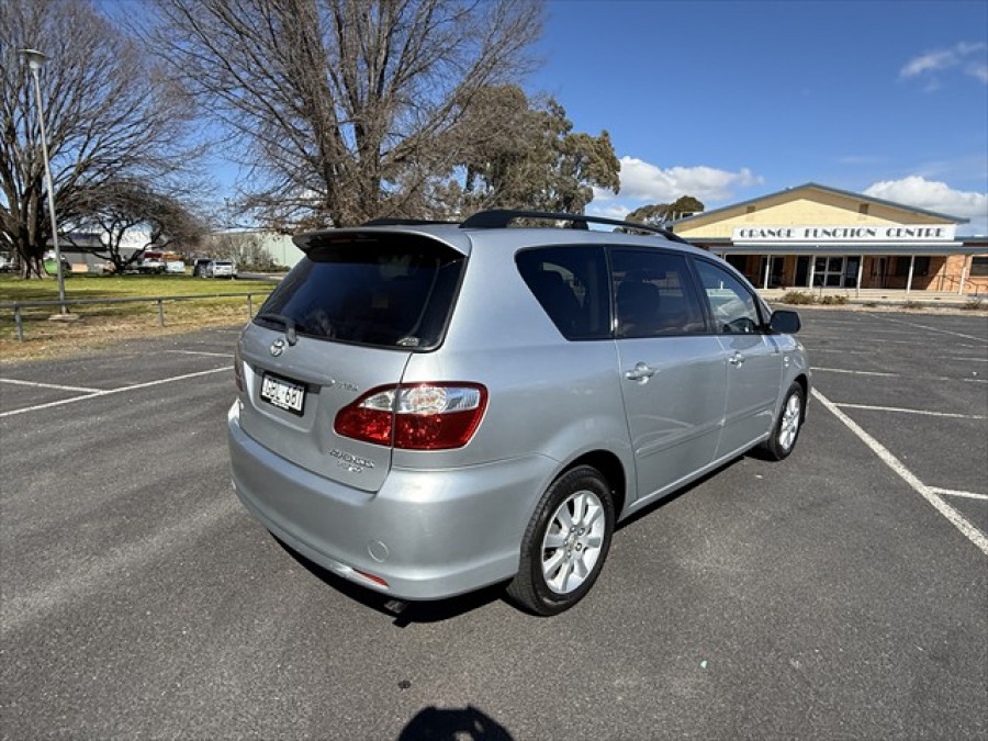 2007 Toyota Avensis Verso Ultima Wagon Image 3
