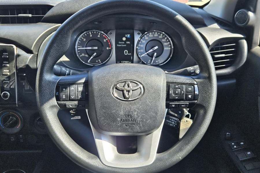 2022 Toyota HiLux GUN126R SR Double-Cab Pick-Up Image 16