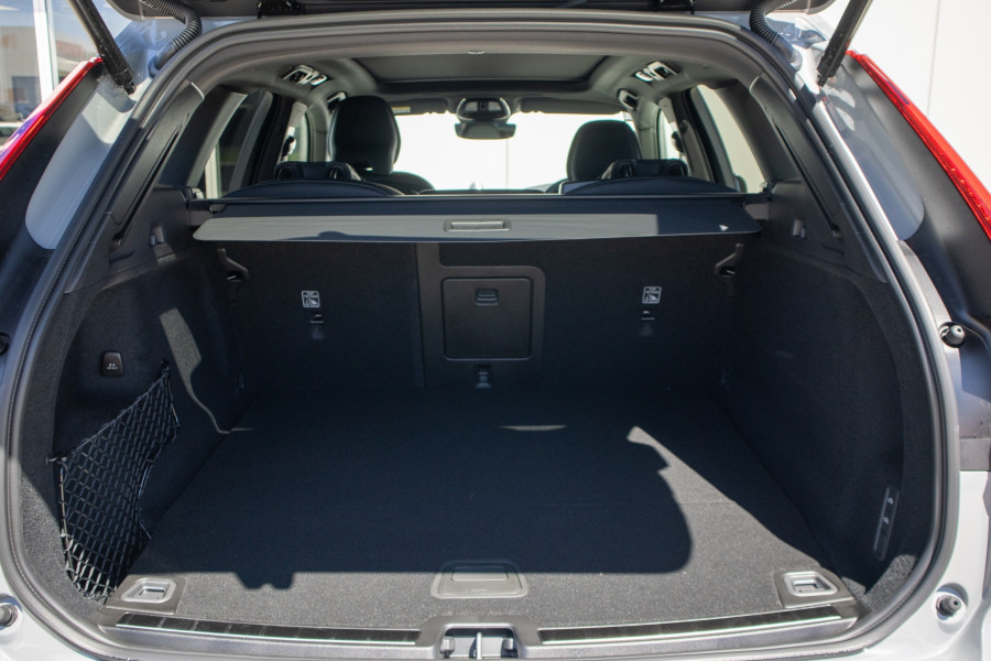 2025 Volvo XC60 UZ Ultra T8 Plug-In Hybrid SUV Image 18