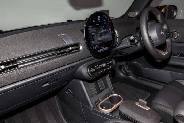 2026 MY25 MINI Cooper F66 JCW Favoured Hatch image 9