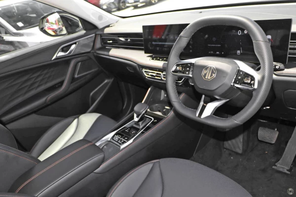 2025 MG HS AS33 Essence SUV Image 15
