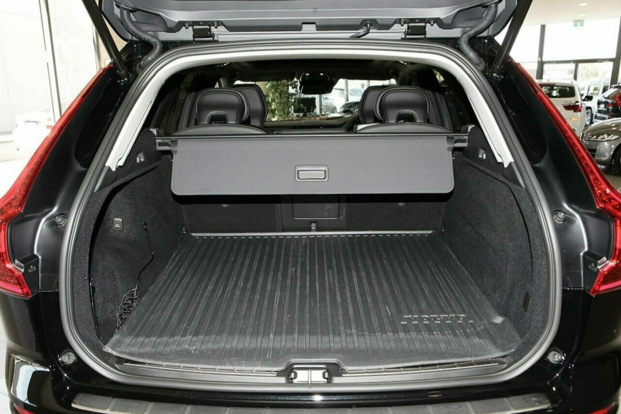 2019 MY20 Volvo XC60 UZ MY20 T5 AWD Momentum Suv Image 18