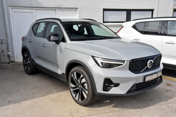 2024 MY25 Volvo XC40  Ultra B4 Dark SUV Image 5