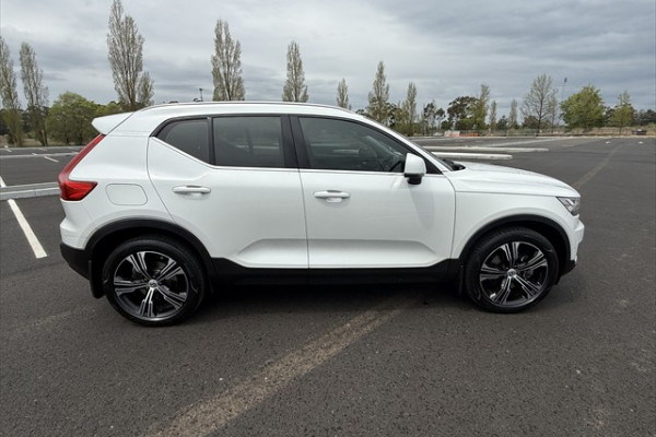 2020 Volvo XC40 XZ T4 Inscription SUV Image 3