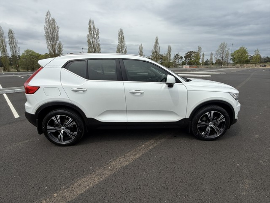 2020 Volvo XC40 XZ T4 Inscription SUV Image 3