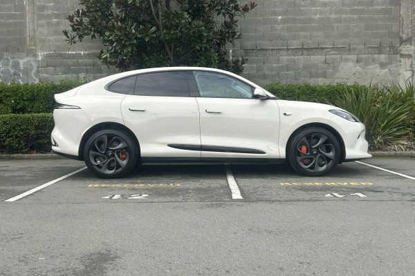 2026 MG IM6 Platinum SUV Image 2