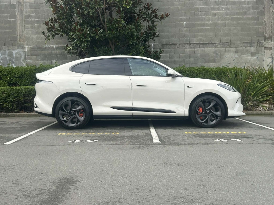 2026 MG IM6 Platinum SUV Image 2