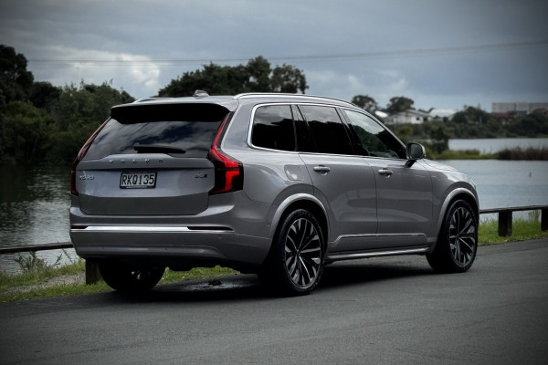 2025 Volvo XC90 L Series Ultra B5 Bright SUV Image 11