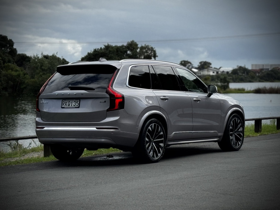 2025 Volvo XC90 L Series Ultra B5 Bright SUV Image 11