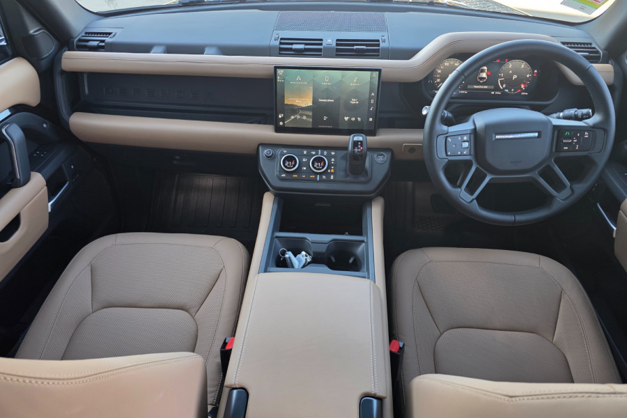 2025 Land Rover Defender 110 D300 X-DYNAMIC HSE Wagon Image 12