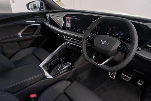 2026 Audi Q5 TFSI Sport SUV image 7