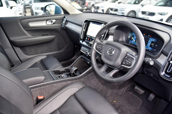 2024 MY25 Volvo XC40 XZ Plus B4 SUV Image 2