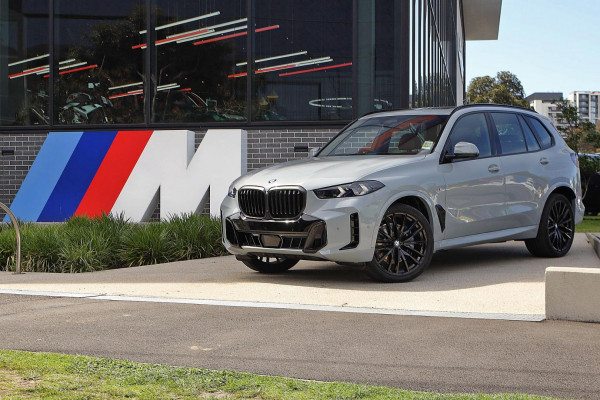 2025 BMW X5 G05 LCI xDrive30d M Sport SUV image 3