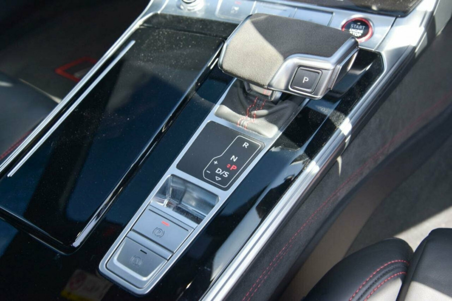 2021 Audi RS 6 C8 Wagon Image 8