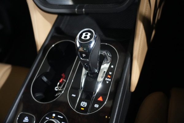 2016 Bentley Bentayga SUV Image 16